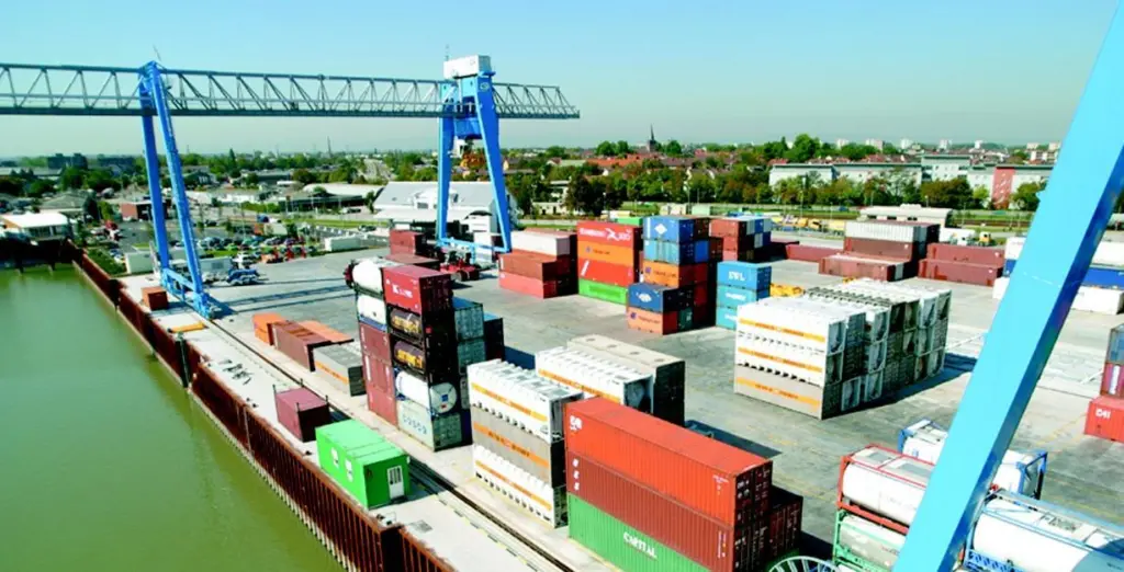 Ludwigshafen-Triport03A: tri-modal Triport joins Rhine logistics chain