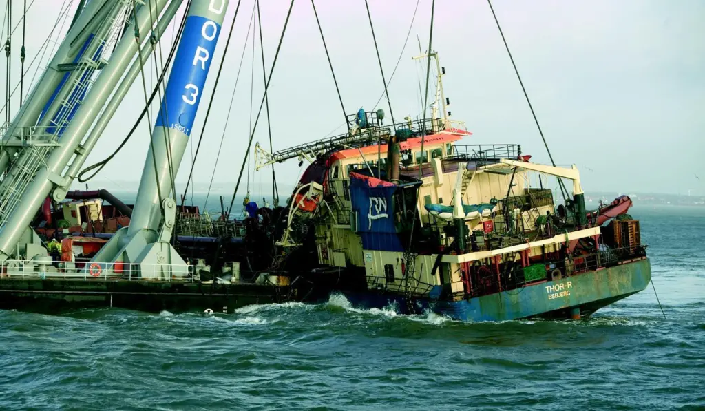 Matador III raises the dredger Thor R from approaches to the Danish Port of Esjberg last month.