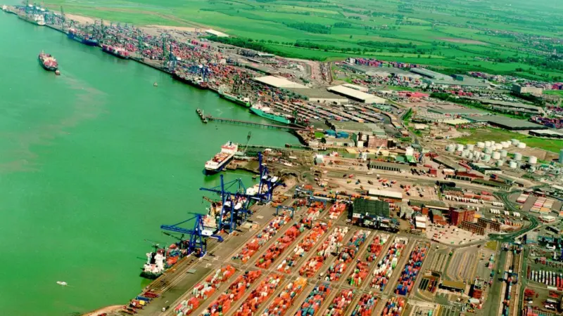 If approved, the Felixstowe South works will add some 1,000m of quayside for container handling to the port.