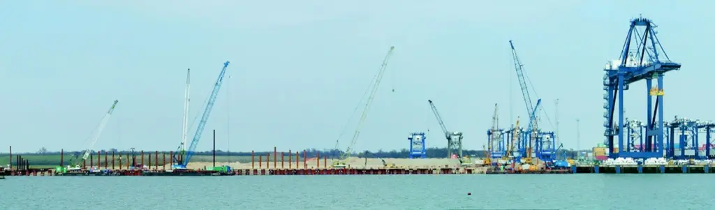 The new facility at Felixstowe enables the port to berth two of the latest generation of large container vessels simultaneously.