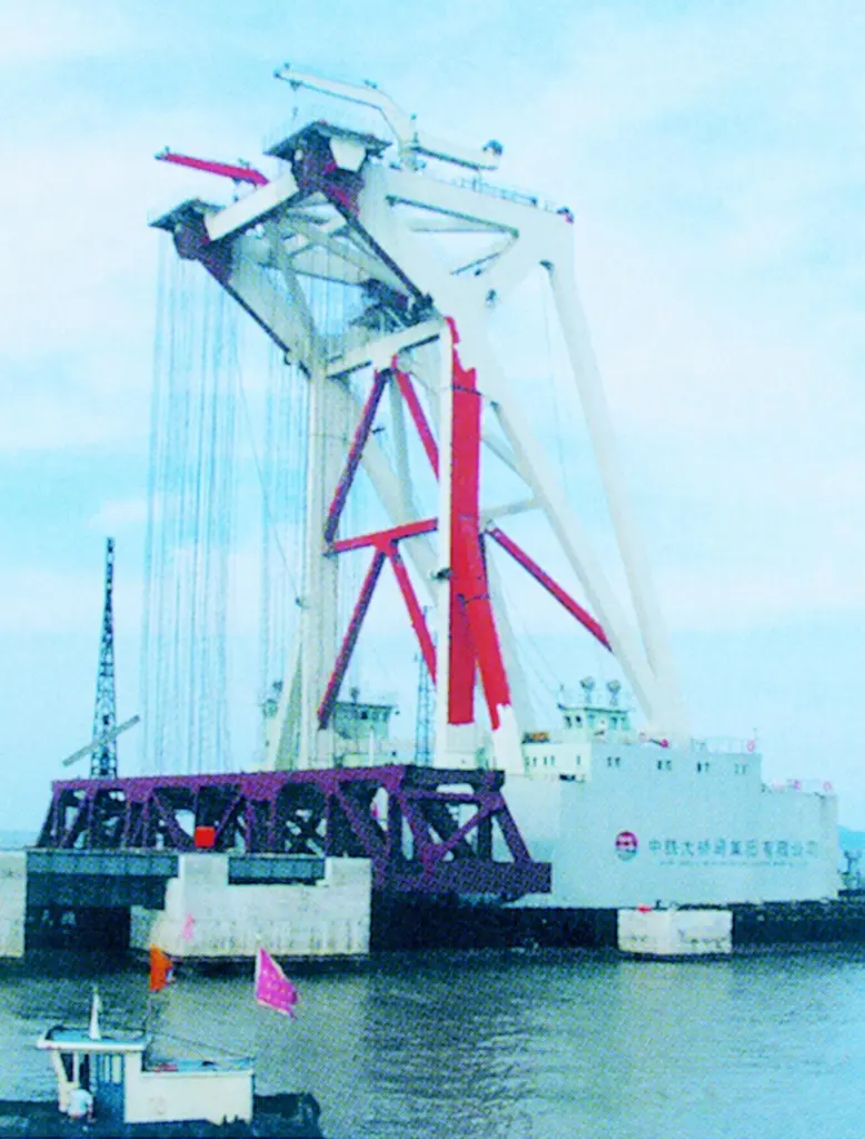 The Schottel equipped crane catamaran can manoeuvre and position itself without tug assistance.