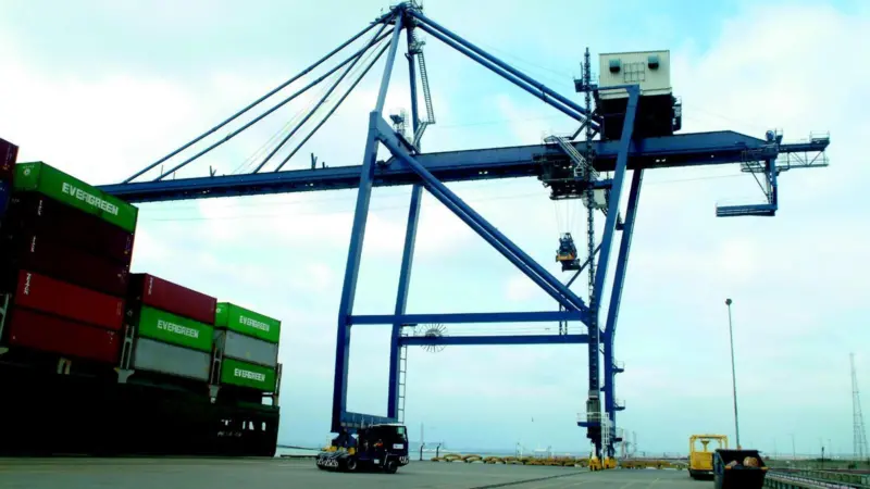Thamesport is modifying five of its post-Panamax cranes so that they can handle the largest new container ships.