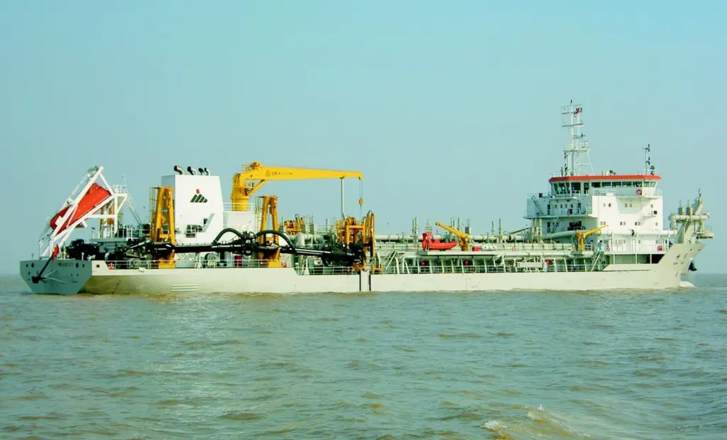 Shen Hua is seen working in the approaches to Chinas Huanghua Port.