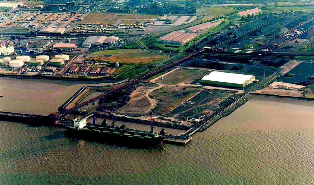 DEFRAs marine spatial plan will provide a basis for a simplified approach to consenting developments at sea - such as in ports and harbours -in order to improve protection of environmentally sensitive areas (photo: Vismedia)