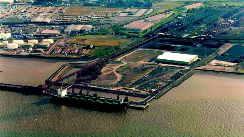 DEFRAs marine spatial plan will provide a basis for a simplified approach to consenting developments at sea - such as in ports and harbours -in order to improve protection of environmentally sensitive areas (photo: Vismedia)