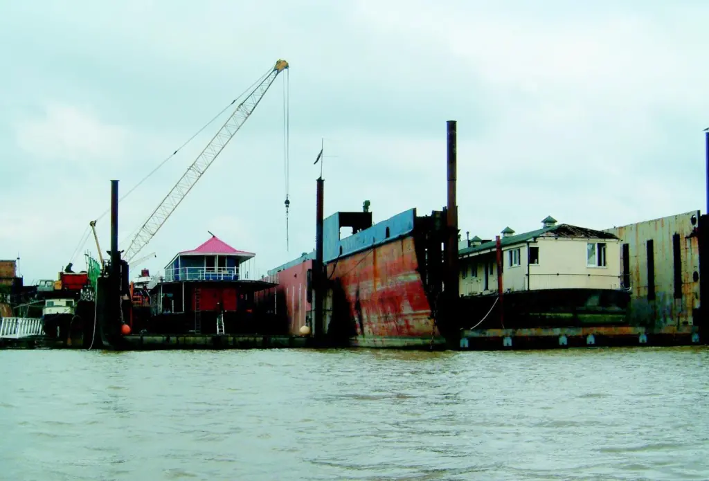 Turning the present site of Thames Craft Dry Docking Services into more yuppie flats would have a detrimental effect on the rivers support services.