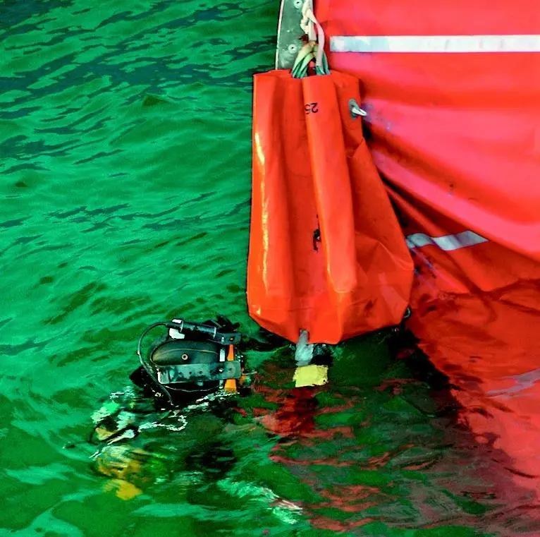 The new flexible mobdock is lowered into position in the port of Palma de Mallorca.