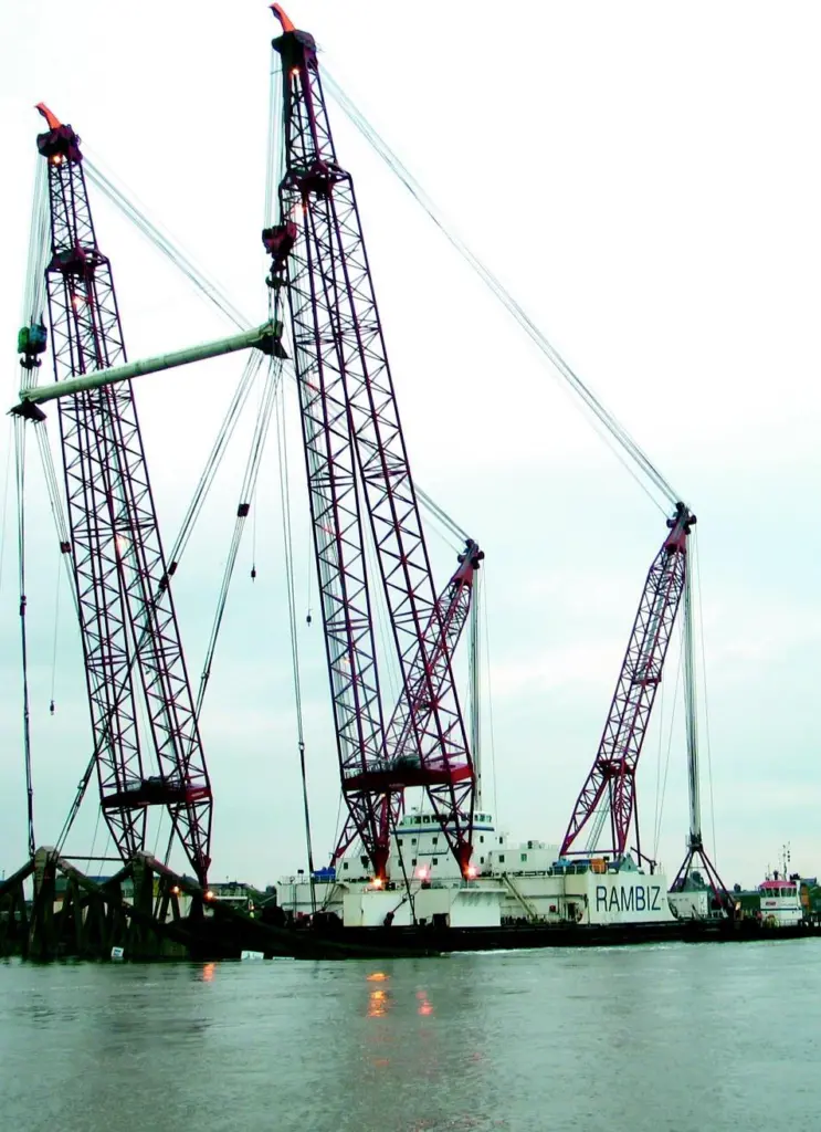 The Rambiz removes the north side span of Montroe New Bridge.