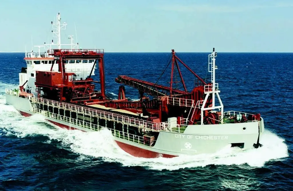 Aggregates dredging is one of the threats to the seas cited by the WWF.