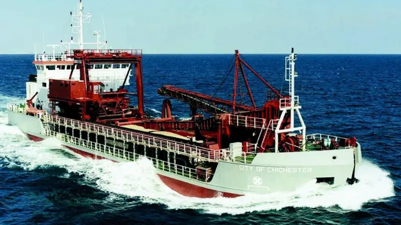 Aggregates dredging is one of the threats to the seas cited by the WWF.