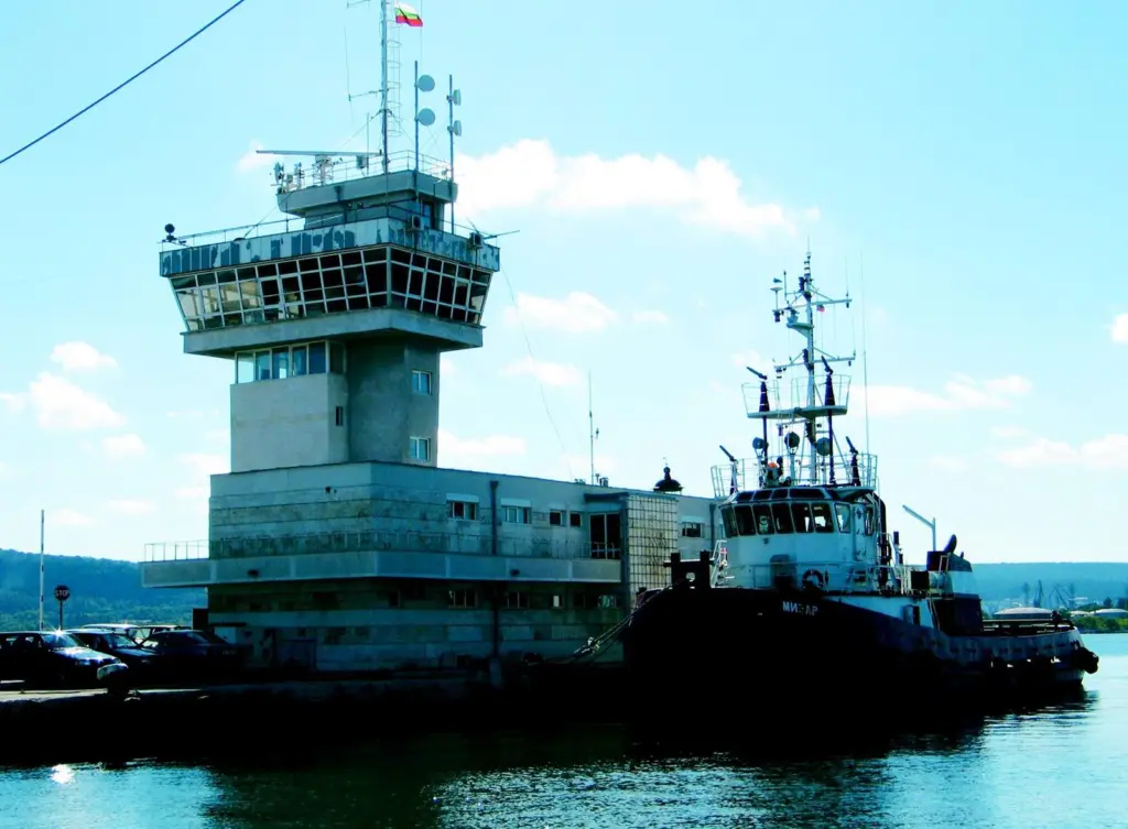 The Traffic Centre at Varna is one of 30 sites along the Bulgarian coast housing the new VTMIS system.