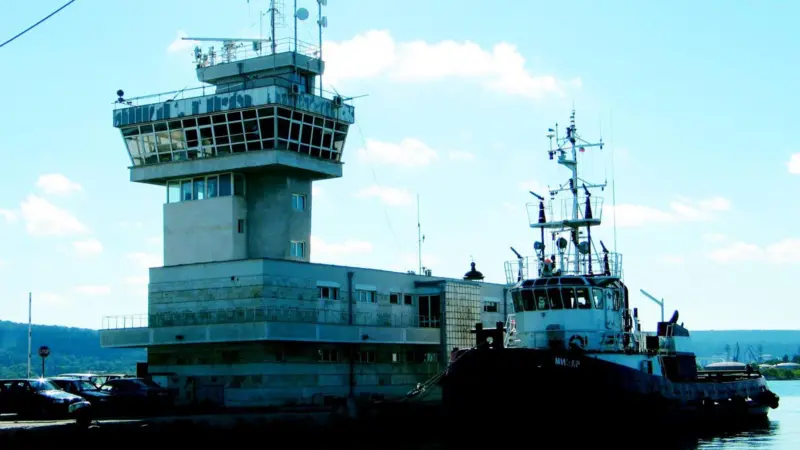 The Traffic Centre at Varna is one of 30 sites along the Bulgarian coast housing the new VTMIS system.