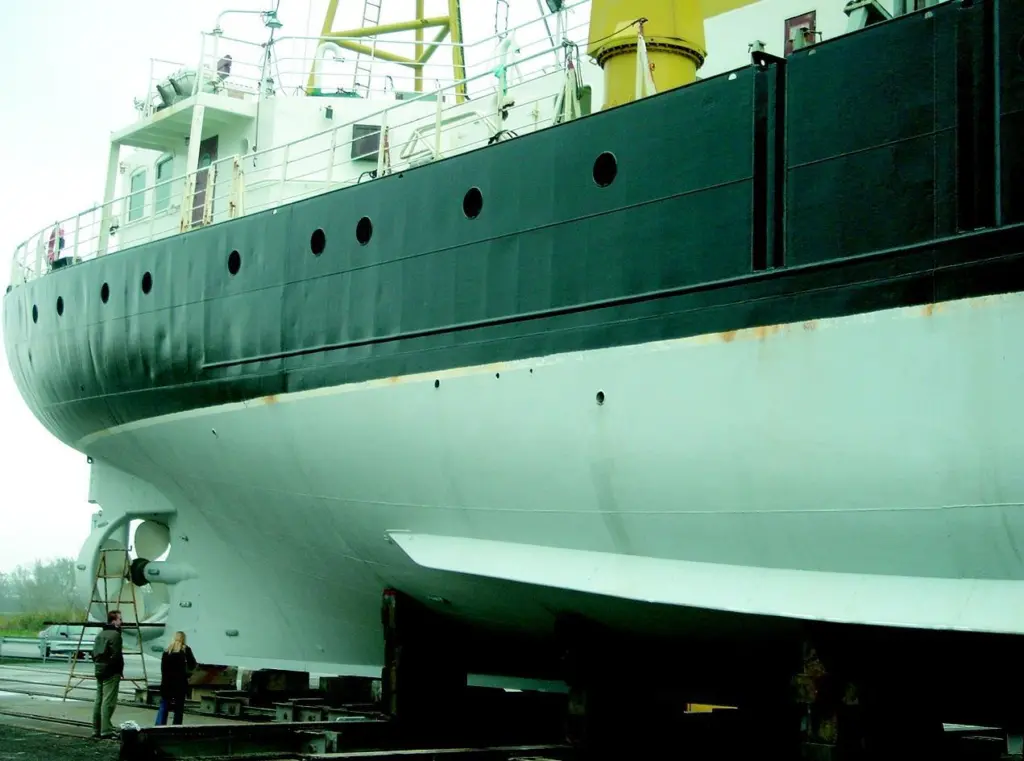 The Ecospeed coating to the hull of the vessel Loodsboot 1 is seen in excellent condition after 18 months in the water.