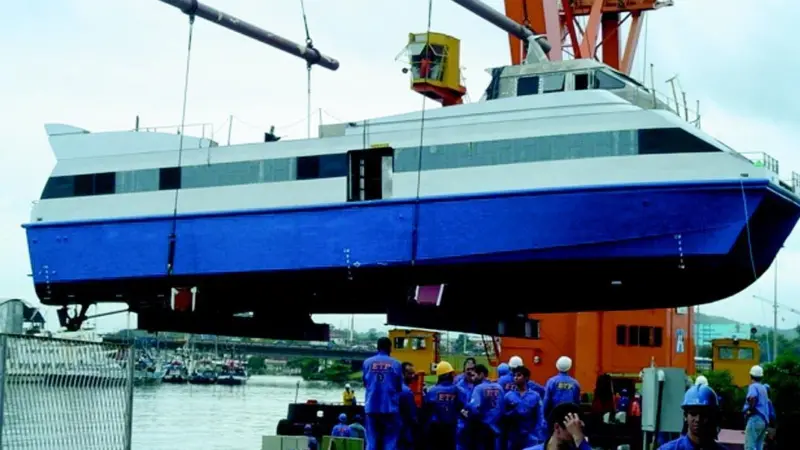 The first of three 29m City Cats is lowered into the water.
