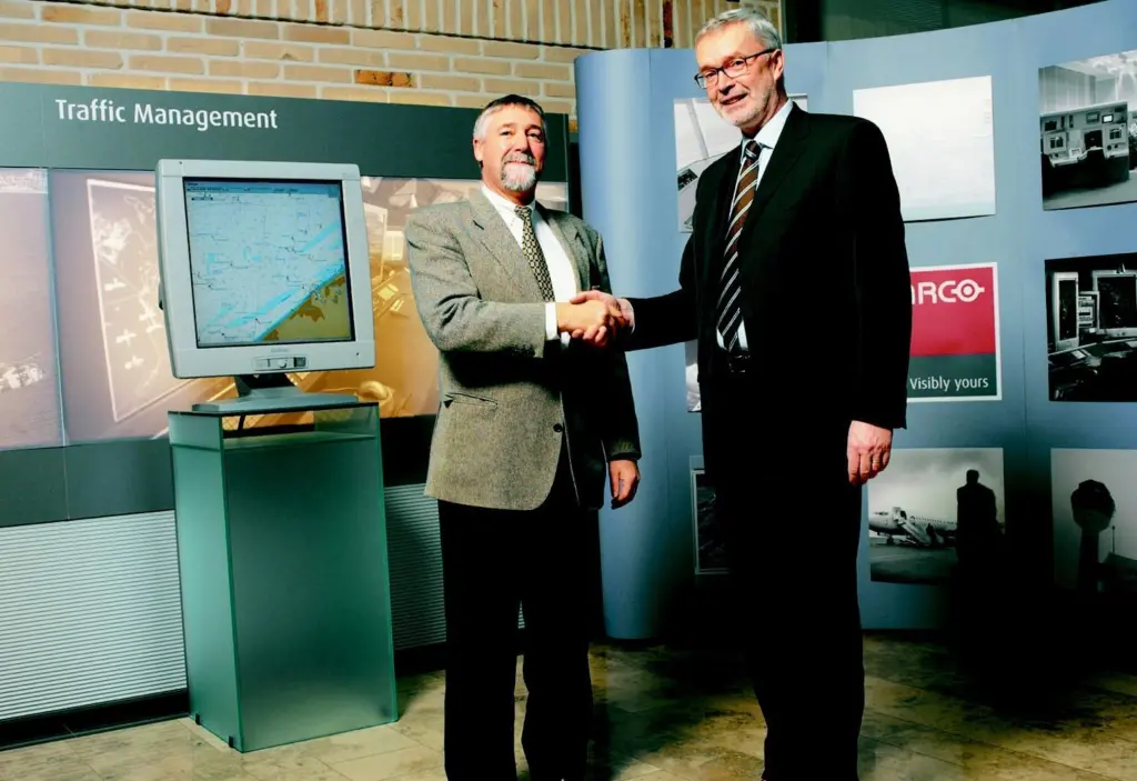 Luc Vandenbroucke, Senior Vice President of Barco, and Antoine Deschamps, Head of the Shipping Assistance Division, reach agreement on the new Maritime Rescue Coordination Centre for the port of Ostend.
