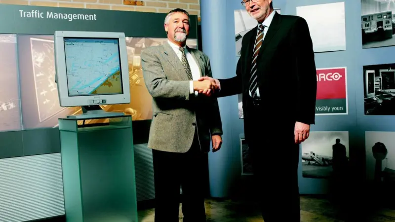 Luc Vandenbroucke, Senior Vice President of Barco, and Antoine Deschamps, Head of the Shipping Assistance Division, reach agreement on the new Maritime Rescue Coordination Centre for the port of Ostend.