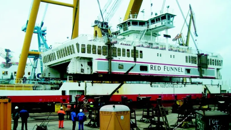 Red Eagle deck raising at Remontowa.