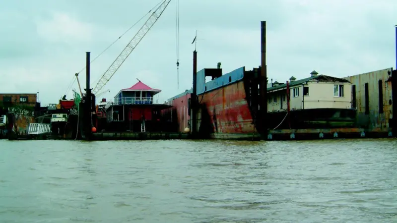The Mayor of Londons new report recommends the safeguarding of more River Thames wharves for commercial marine use.