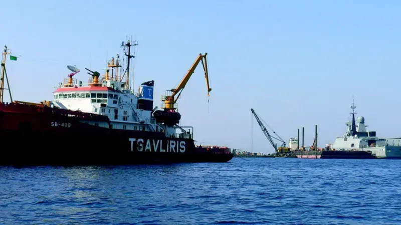 Tsavliris vessels deployed for the removal of Saudi Arabian frigate Makkah 814 from a reef in the Red Sea.