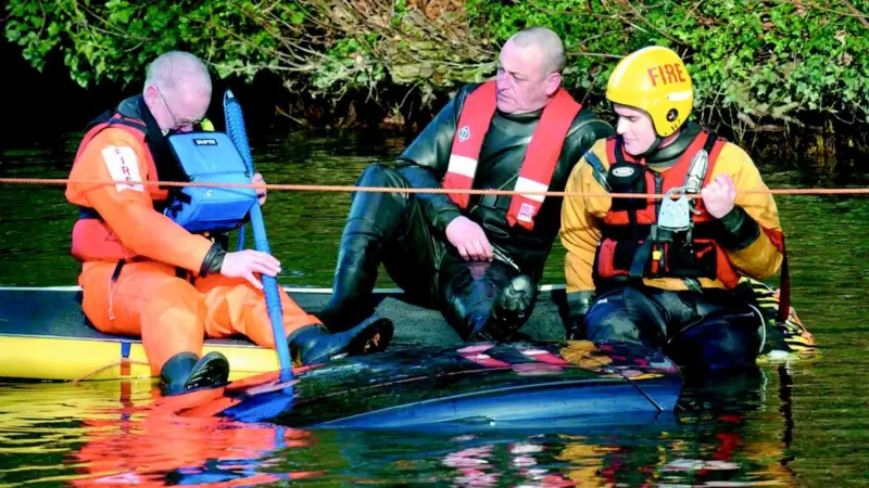 The SCUBAR Underwater Scope is deployed by Berkshire Fire and Rescue Services searching for bodies in a car which has crashed into a canal.