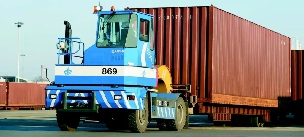 The Kalmar TRX-252 tractors ordered by Steveco Oy are designed specifically to handle 95 ton SECUs.