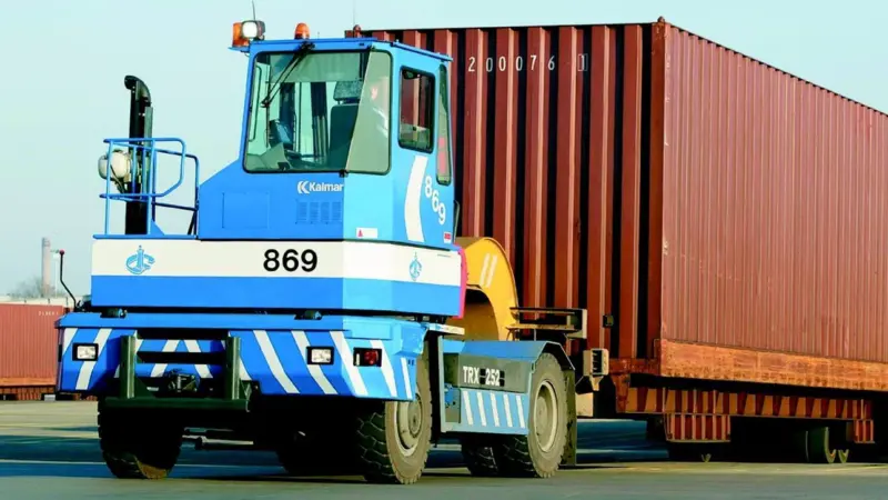 The Kalmar TRX-252 tractors ordered by Steveco Oy are designed specifically to handle 95 ton SECUs.