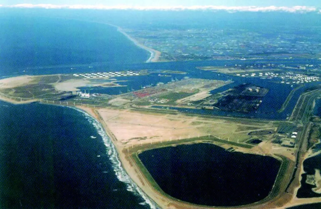 The technical visit for CEDA Dredging Days 2005 will be to the Slufter in the Port of Rotterdam, the largest confined disposal area for dredged material in the world.