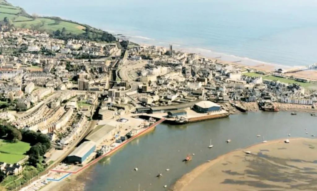 The proposed line of the new quayside and Polly Steps facility.