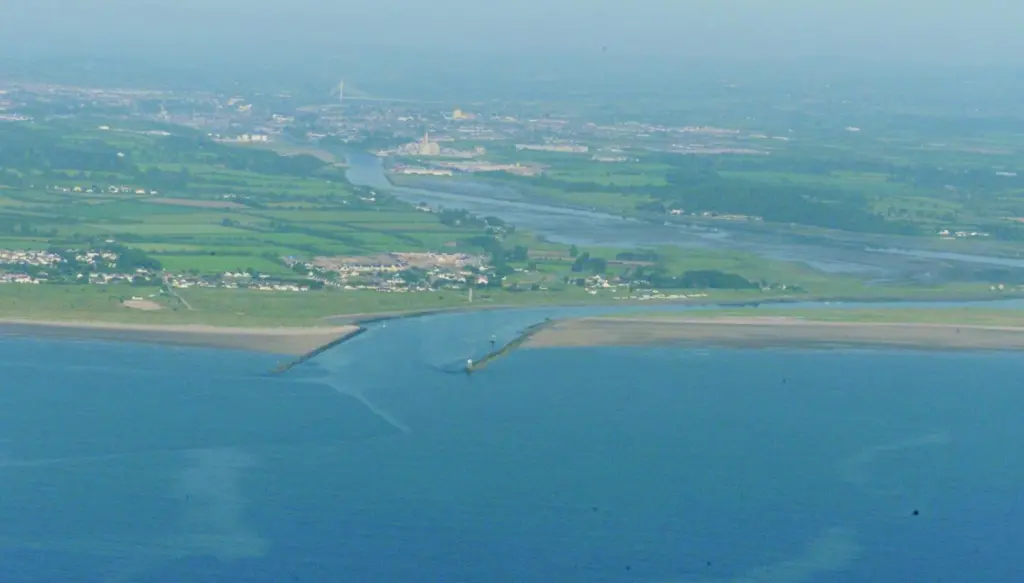 Drogheda Port has established itself as Irelands gateway to Scandinavia and is also the countrys major distribution centre for newsprint.