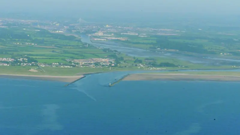 Drogheda Port has established itself as Irelands gateway to Scandinavia and is also the countrys major distribution centre for newsprint.