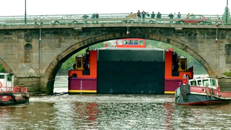 The European freight industry needs strong incentives to move to modes including water transport, such as provided by Robert Wynn & Sons in the UK.
