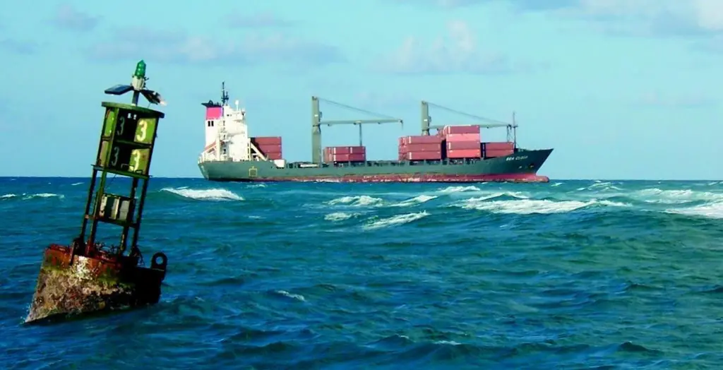 When the container ship Sea Cloud grounded in the US Virgin Islands earlier this year it was refloated with assistance from three tugs.