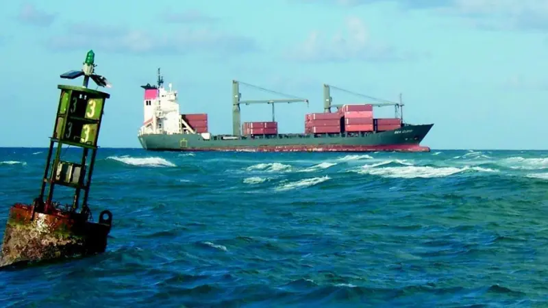 When the container ship Sea Cloud grounded in the US Virgin Islands earlier this year it was refloated with assistance from three tugs.