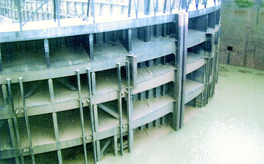 The self cleaning decks of the Ravestein design reduce silt build up and expensive maintenance.