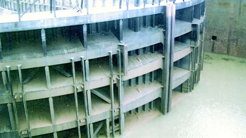 The self cleaning decks of the Ravestein design reduce silt build up and expensive maintenance.