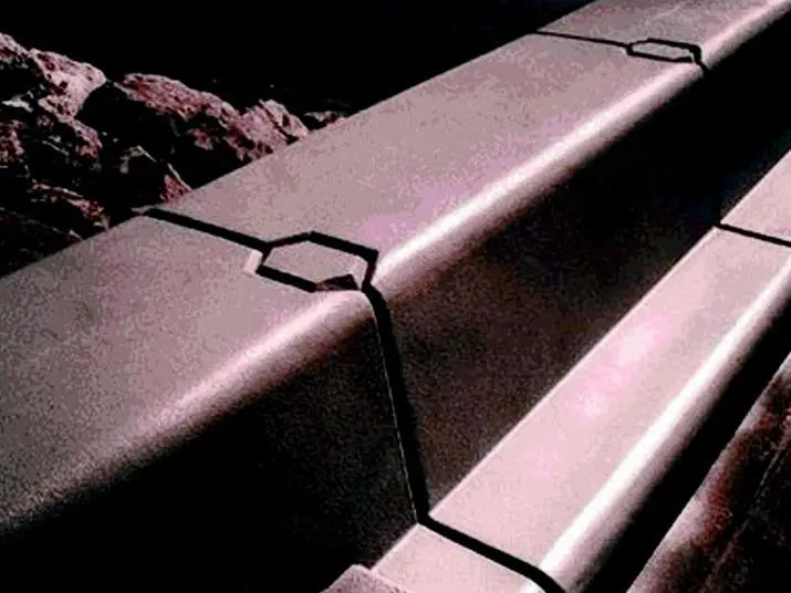 Flexcretes Cementitious Coating 851was used to protect the new sea wall in Doha.