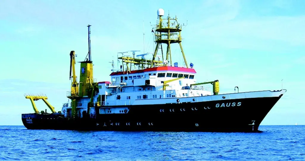 The research vessel Gauss is examining the ecology of the North Sea.