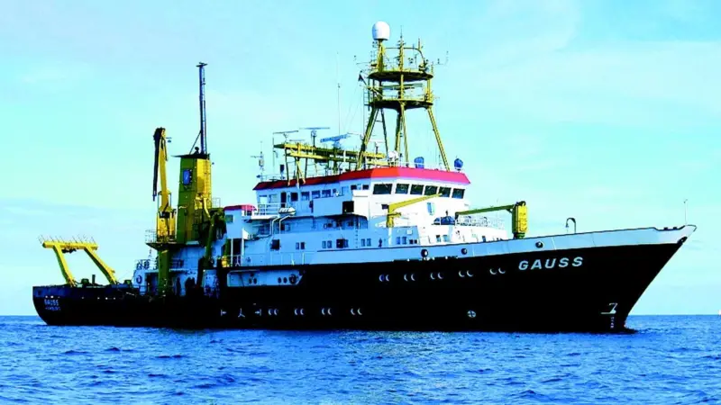 The research vessel Gauss is examining the ecology of the North Sea.