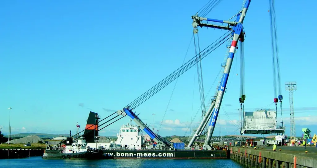 Matador 3 lifts the 460 ton substation from the Port of Barrow quayside.