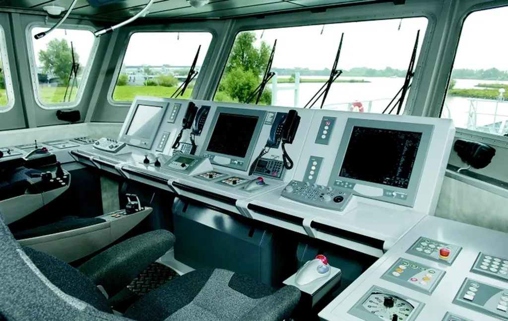At Europort Maritime, Alphatron Marine will show an INS bridge concept similar to that of the Jamaica Coast Guard vessel Cornwall.