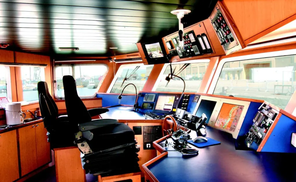 RV Callistas comprehensively equipped bridge.