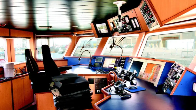 RV Callistas comprehensively equipped bridge.