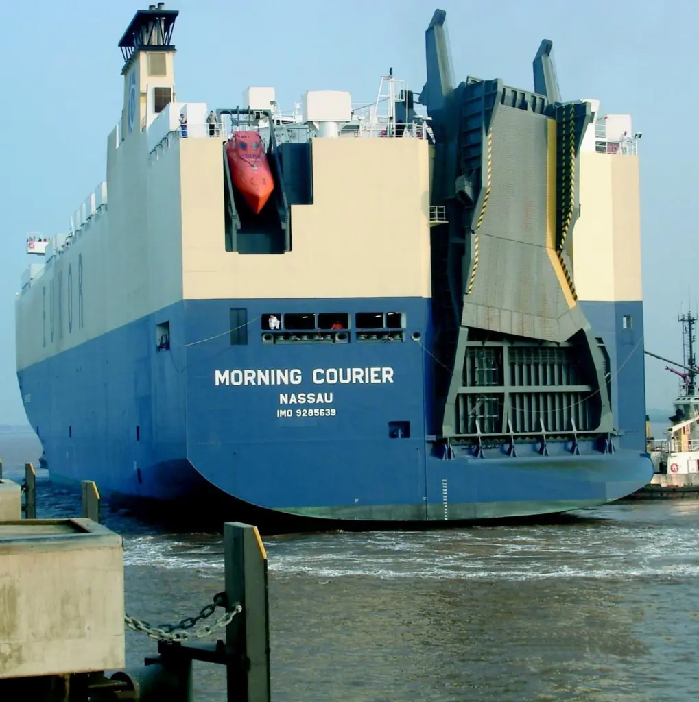 Tugs manoeuvre Eukors Morning Courier onto the berth at Humber Sea Terminal.