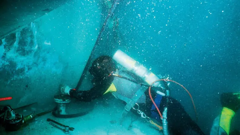00_41432_Diver