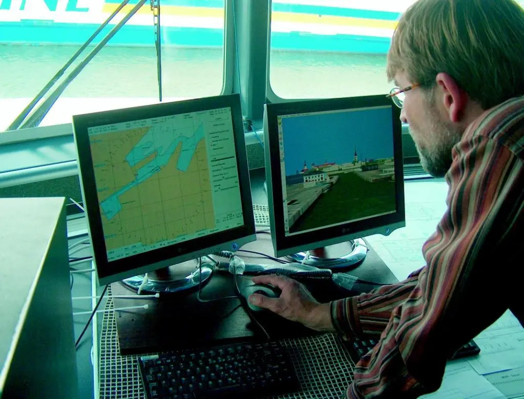 A combined EPDIS Chartpilot ECDIS and Viewer display of the approaches to the Finnish Port of Tallinn on board Tallinks fast catamaran AutoExpress 2.