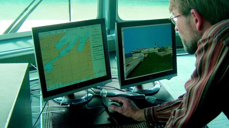 A combined EPDIS Chartpilot ECDIS and Viewer display of the approaches to the Finnish Port of Tallinn on board Tallinks fast catamaran AutoExpress 2.