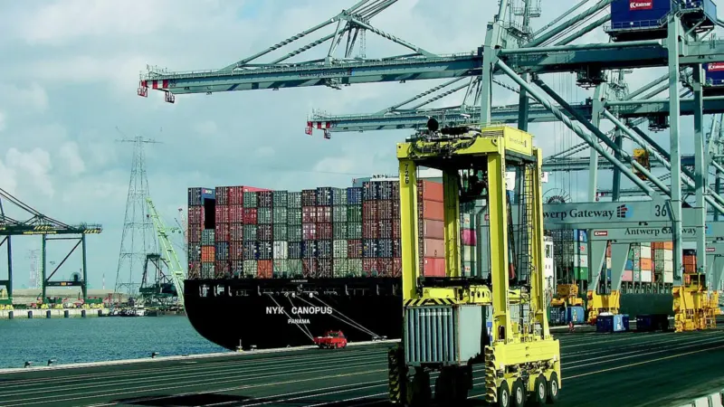 Kalmar has signed a full service contract for straddle carriers at the Antwerp Gateway terminal operated by current takeover target P&O Ports.