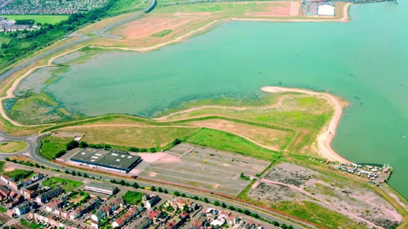 The British Government brought Christmas cheer to Hutchison Ports (UK) with its 21 December announcement of approval.