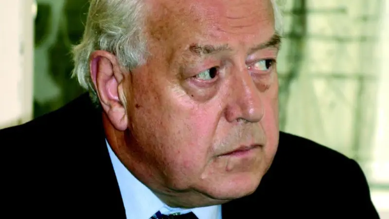 Secretary General of the ISU David Randell has retired.