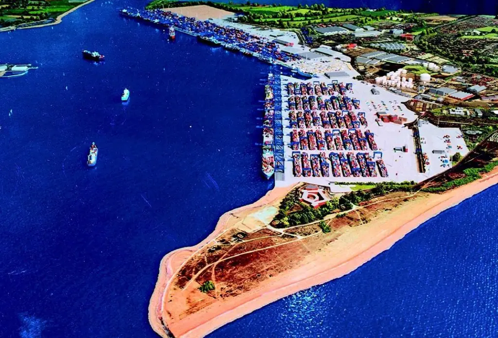 The UK Government has approved proposals for a new container terminal at Felixstowe south.